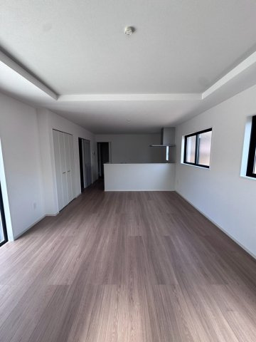 緑区鳴海町字上中町新築戸建　の居間・リビング|キャンペーン対象物件です♪詳細は弊社ホームページもしくはスタッフまでお気軽にお問合せ下さいませ♪ お役に立てる自信があります♪