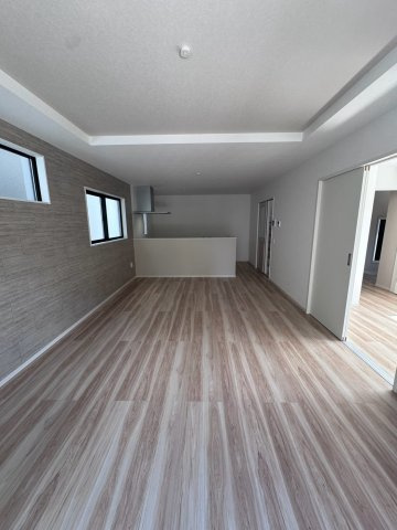 緑区鳴海町字上中町新築戸建　の居間・リビング|キャンペーン対象物件です♪詳細は弊社ホームページもしくはスタッフまでお気軽にお問合せ下さいませ♪ お役に立てる自信があります♪