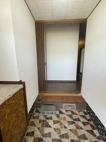 鏡町下有佐戸建ての玄関