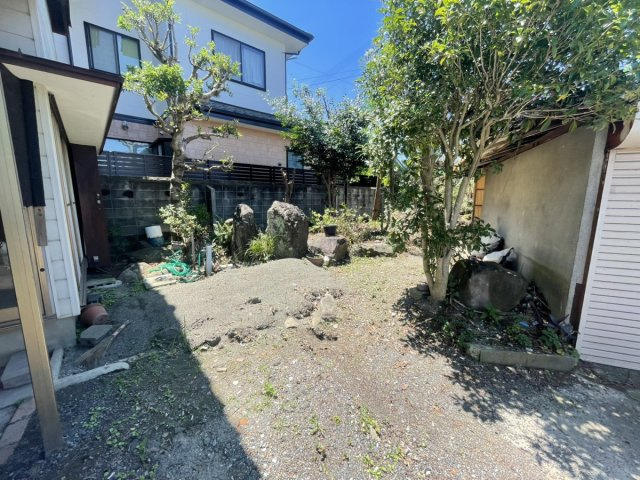 鏡町下有佐戸建ての庭