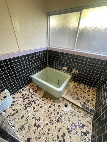 鏡町下有佐戸建ての浴室