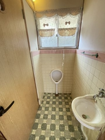 鏡町下有佐戸建てのトイレ