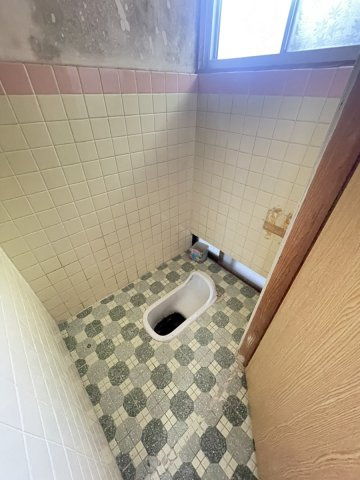 鏡町下有佐戸建てのトイレ