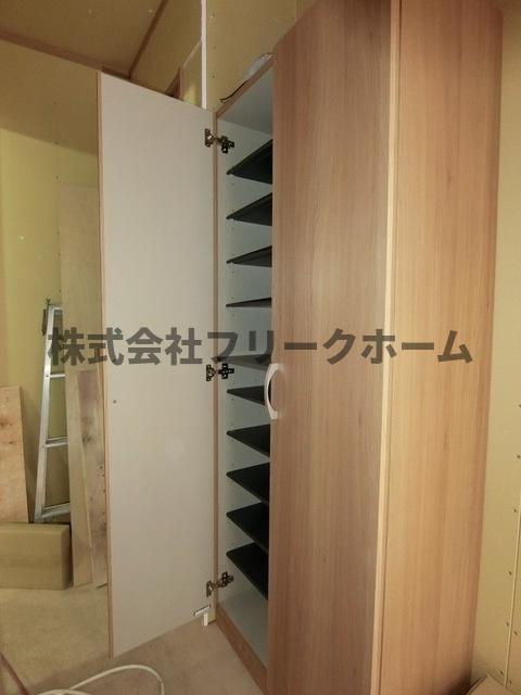 小金井市梶野町４丁目のアパートの玄関