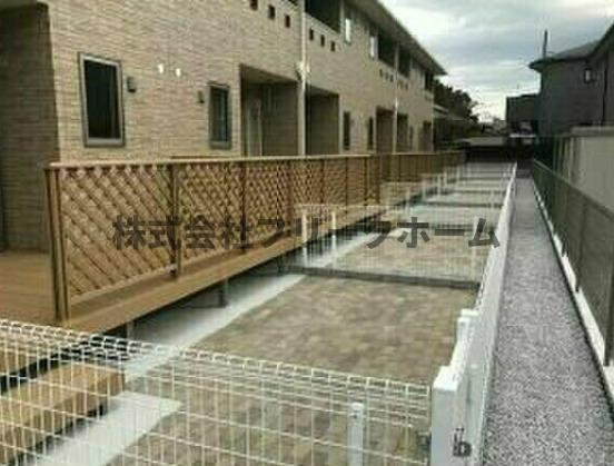 小金井市梶野町４丁目のアパートのバルコニー