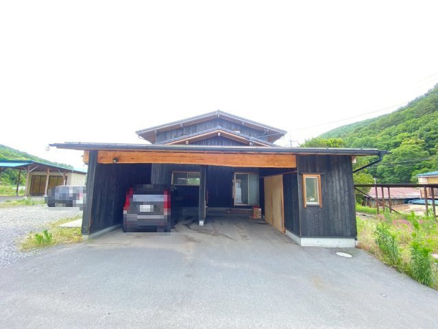 【駐車場】 | 南佐久郡佐久穂町大字余地　バリアフリー　6SLDK