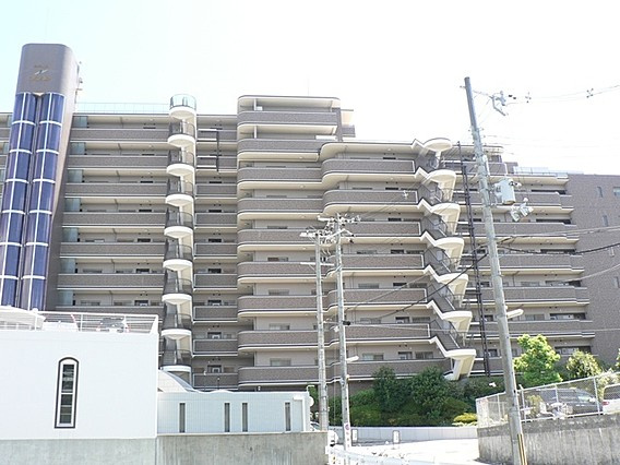 ダイアパレス吹田ウインドヒルの外観