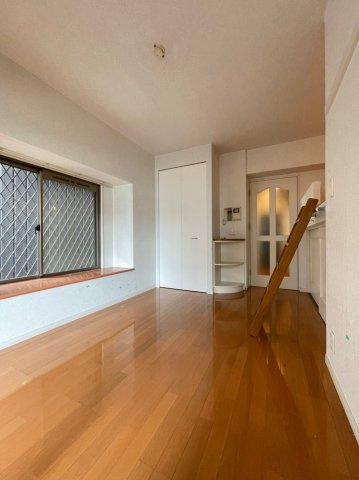 福岡市中央区天神３丁目の賃貸マンションの居間・リビング