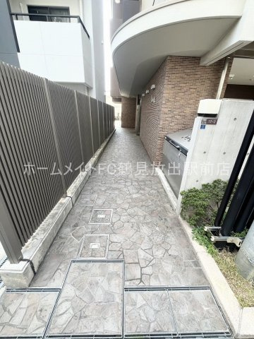 大阪市鶴見区今津北５丁目の賃貸マンションのエントランス