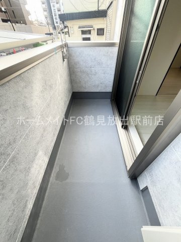 大阪市城東区東中浜５丁目のアパートのバルコニー