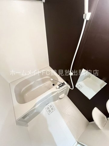 大阪市城東区東中浜５丁目のアパートの浴室