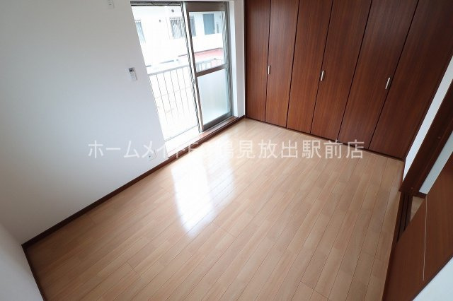 東大阪市稲田本町３丁目のハイツの洋室
