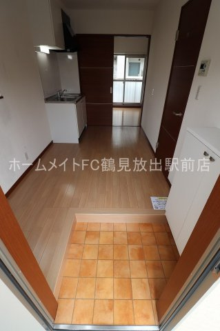 東大阪市稲田本町３丁目のハイツの玄関