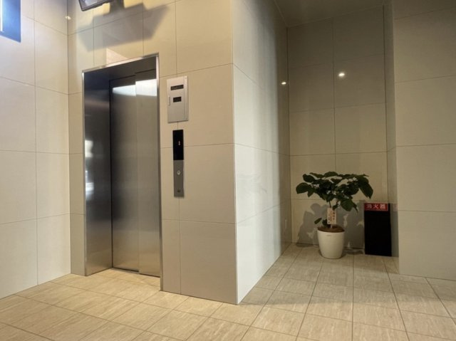 【エントランス】MODERN PALAZZO博多駅Abroad 