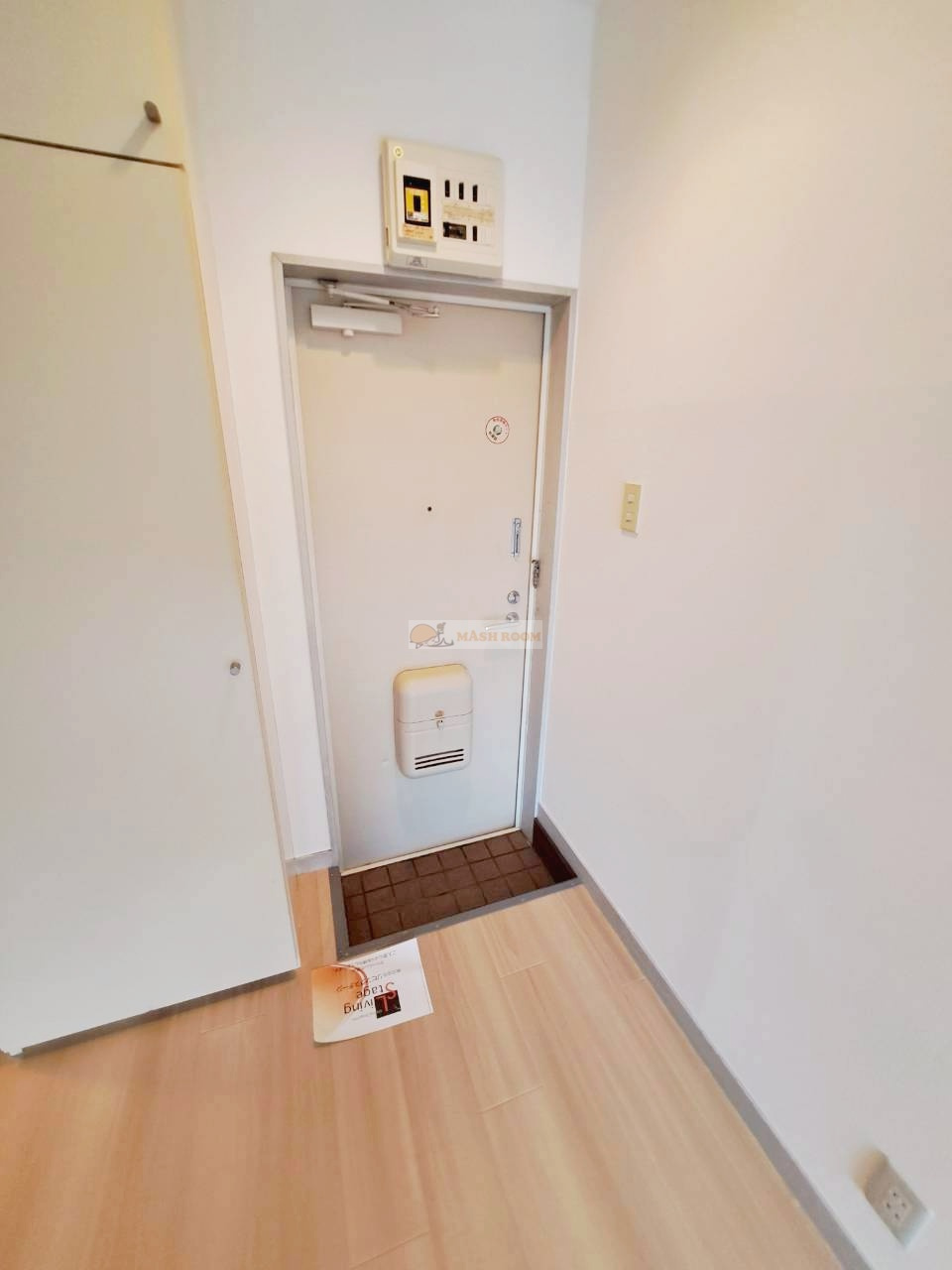 トウマビルの玄関