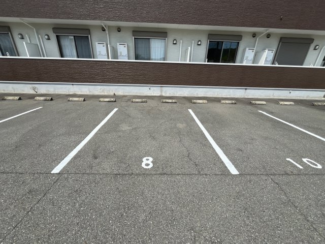 コゥジィーコートの駐車場