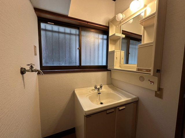 岩美郡岩美町大字田後中古戸建の洗面所