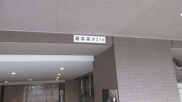 横浜市西区桜木町６丁目の駐車場のエントランス