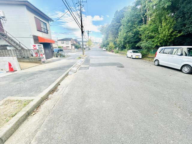 グラファーレ佐倉市江原台２丁目９期の前面道路含む現地写真