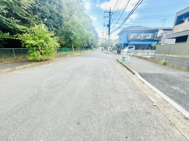 グラファーレ佐倉市江原台２丁目９期の前面道路含む現地写真