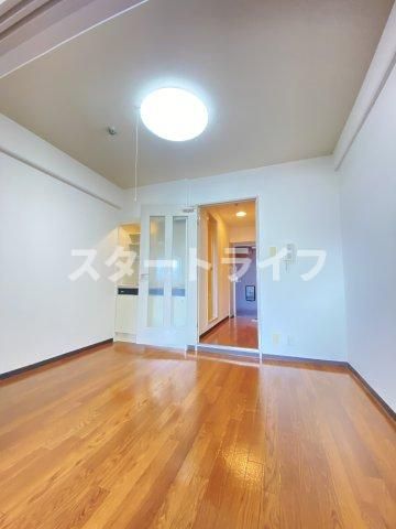 大阪市淀川区西三国１丁目の賃貸マンションの居間・リビング