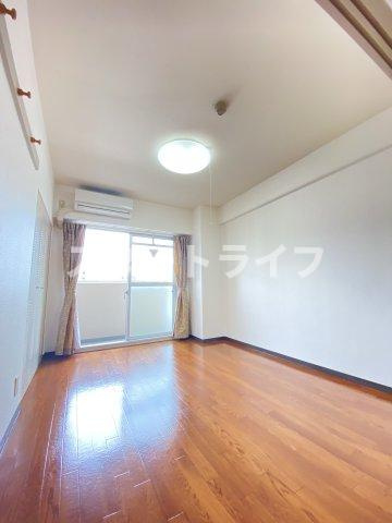 大阪市淀川区西三国１丁目の賃貸マンションの寝室