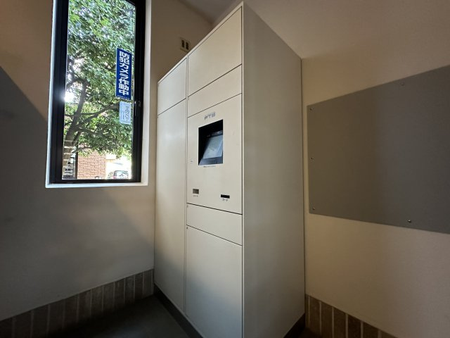 港北ニュータウンイオ６番館の設備|宅配ボックスが備わっていますので、お出かけの際にも安心です。