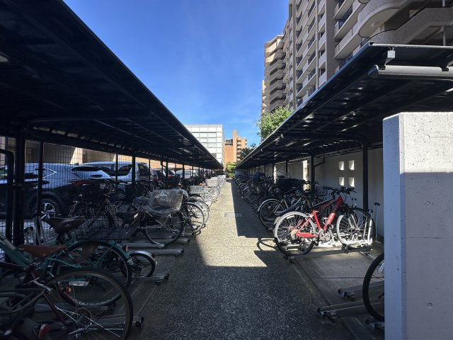 港北ニュータウンイオ６番館の駐輪場|駐輪場です。綺麗に整頓されていて、管理体制も良好です。