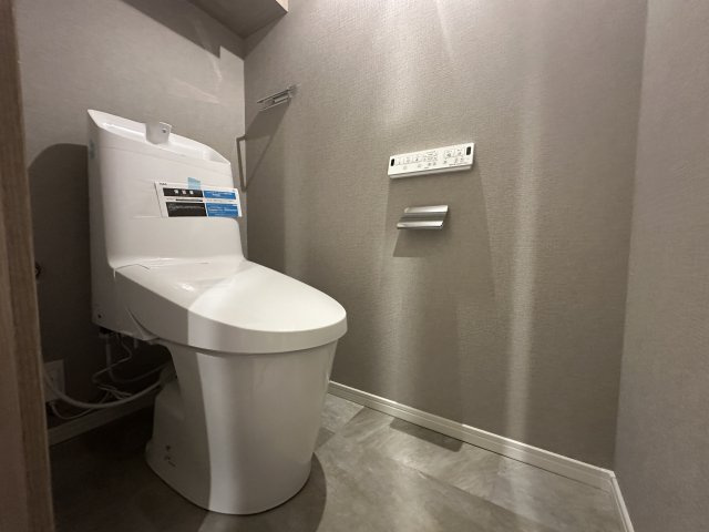 港北ニュータウンイオ６番館のトイレ|落ちつく空間のトイレは、温水洗浄便座を採用です。