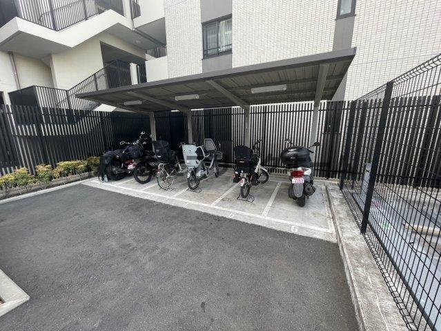 バウス武蔵境の駐車場