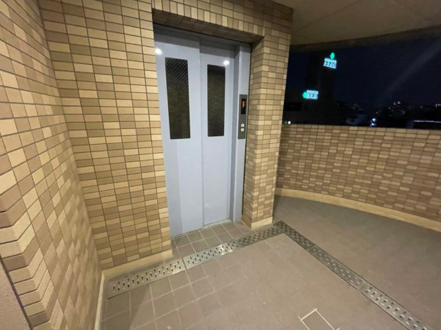 Hommage Aのエントランス