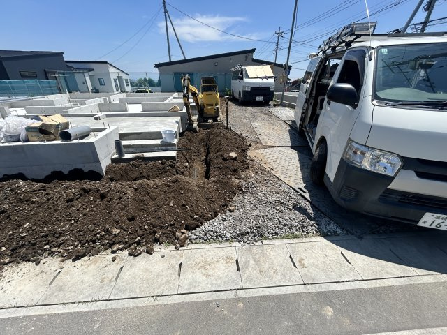 新築　高崎市金古町 全11区画　11号棟の駐車場|現地写真　駐車スペースは建物南側に3台分可能です！