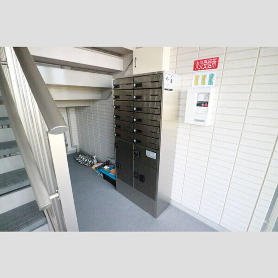【その他共用部分】 | ラヴィベル栗東 | 宅配ボックスを備えています