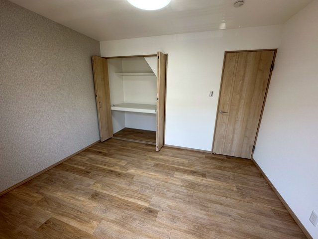 門真市舟田町の洋室|2階洋室
洋室全室収納付きのお部屋です！