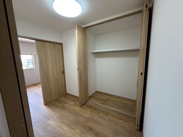 門真市舟田町の収納|約4帖洋室
物置部屋としてちょうど良い広さのお部屋です