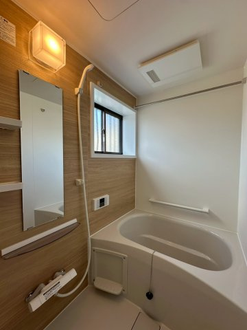 門真市舟田町の浴室|新調済みで気持ちよく入浴していただけます。
冬にうれしい追い炊き機能付きです。