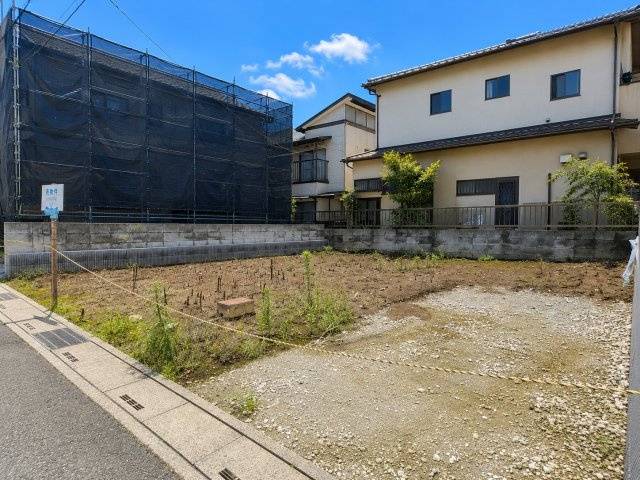 吉川市　大字保　新築戸建　全1棟の外観|現在建築中！完成が待ち遠しい新築戸建です。完成後は最新設備を備えた快適な住まいで、新生活を気持ちよくスタートできます。
