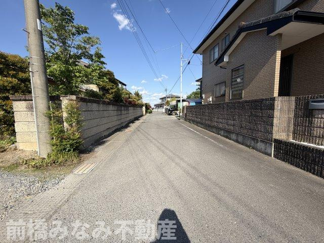 【建築条件なし土地】前橋市下佐鳥町　　約241坪　34条11号開発許可要　解体更地渡し　確定測量後渡し　の前面道路含む現地写真