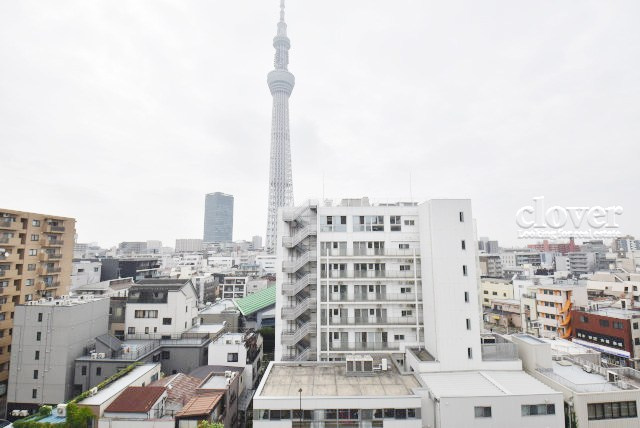 【展望】 | 朝日言問マンション | 眼前に広がる空の雄大さと、このお部屋の自慢の一つである「眺望」をご覧ください。毎日、この景色を独り占めできる新生活に夢が広がります。～即日のご見学可能～　お問合せはお気軽にどうぞ。