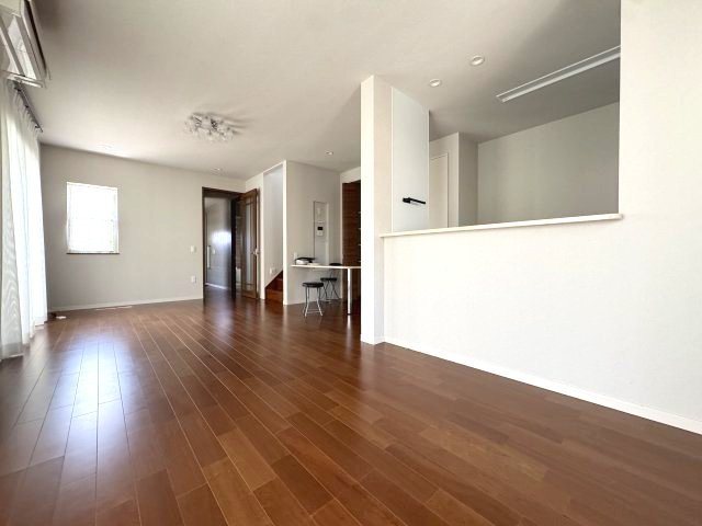 神戸市垂水区塩屋町６丁目戸建の居間・リビング