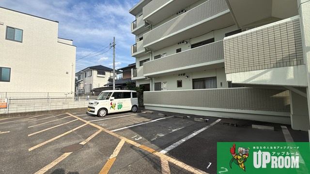 ハイツ・オークスの駐車場
