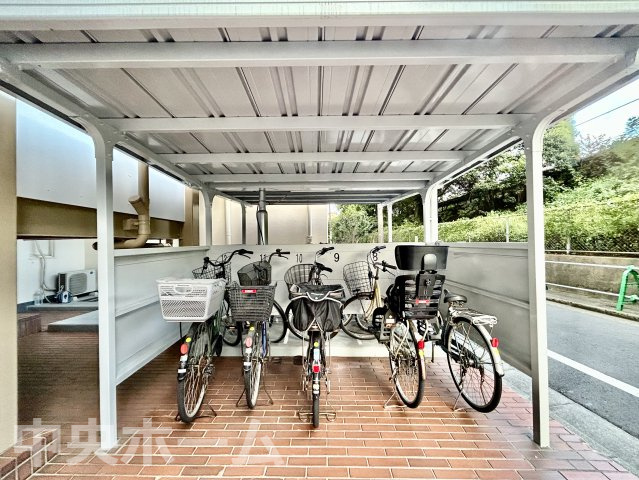 レック亀戸グリーンマンションの駐輪場|【自転車置き場】最新の空き状況や費用などの詳細は担当スタッフまでお問い合わせください。