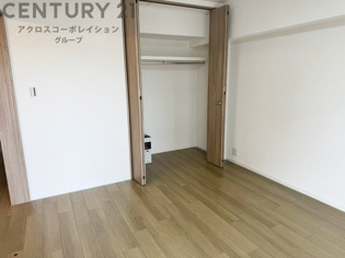創造性や成長を促す遊びの空間を提供。学習や趣味に集中できる環境を整えます。個別のプライベートスペースは自己表現と自立心を育み、心地よい睡眠環境を整えリラックスできる場所を提供。
