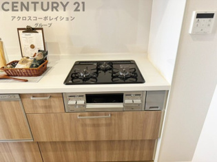 多数の調理器具を同時に使用でき、料理の効率化が可能。省エネで節約になり、様々な料理スタイルに適応できます。また、火力調整が独立しており、手入れや掃除もしやすく、今よりもっとお料理が楽しくなるかも。
