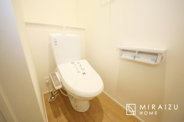 【トイレ】 | おしり洗浄、ビデ洗浄、暖房便座の機能を標準装備。トイレットペーパーの無駄遣いを防ぎ、肌を傷つける心配がありません♪