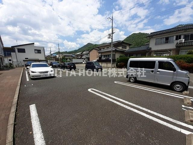 フレイムＢの駐車場|敷地内駐車場に空きがあります◇