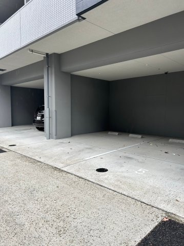 メイプル岩塚本通　名古屋市賃貸　仲介手数料無料の駐車場
