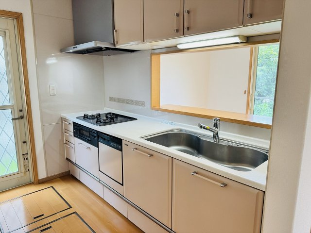八王子市　片倉町　中古戸建て（5LDK）のキッチン|～使い勝手の良いシステムキッチン～