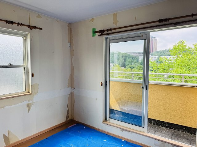 八王子市　片倉町　中古戸建て（5LDK）の洋室|～2階バルコニーに面している5.7帖の洋室でです～