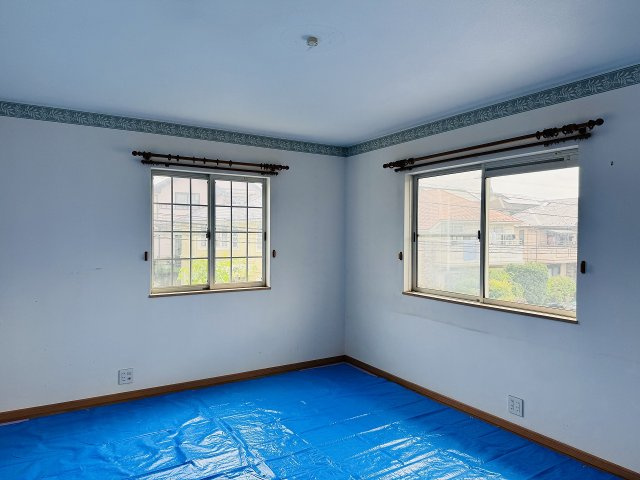 八王子市　片倉町　中古戸建て（5LDK）の寝室|～2階10.0帖の主寝室　ベッドなど大賀亜家具のレイアウトも楽しめる広さ～